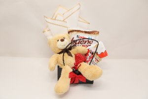 מארז אהבה מושלם - דובי וינטג' ושוקולדים במארז תיק מעוצב