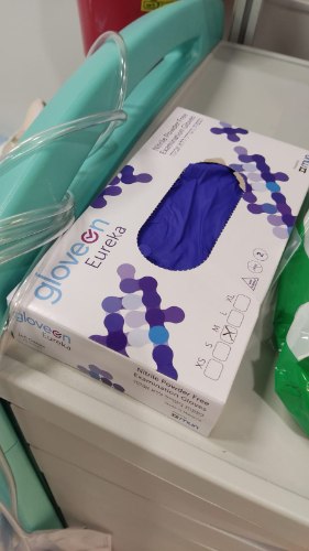 כפפות ניטריל ללא אבקה סגולות בתקן רפואי עבות לפדיקור - Purple Nitrile Gloves