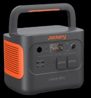 מארז תחנת כוח ניידת ופאנל Jackery Explorer 1000 Plus + Jackery SolarSaga 80W – תחנת כוח ניידת אפורה עם ידית וחיבורים כתומים