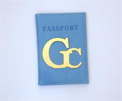 כיסוי לדרכון דמוי עור כחול עם אותיות גדולות