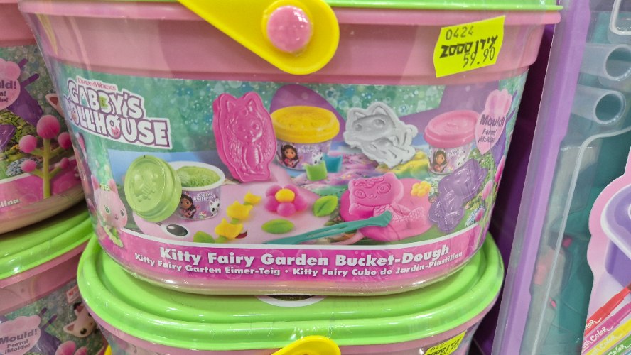 Kitty fairy garden bucket dough