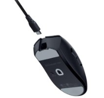עכבר גיימינג ארגונומי אלחוטי Razer DeathAdder V4 Pro – כבל USB-C מתחבר לשקע הטעינה הקדמי