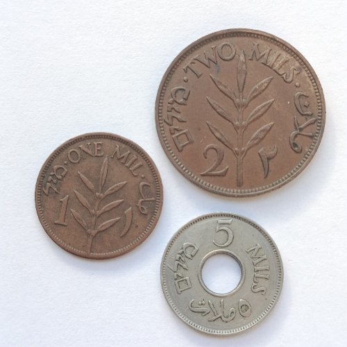 3 מטבעות מנדט: 2 מילים(1941), מטבע 5 מילים (1939), מטבע 1 מיל (1942)