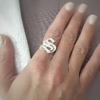 טבעת עם אות גותי מולחם
