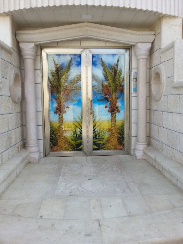 כניסה למתחם מגורים משותף