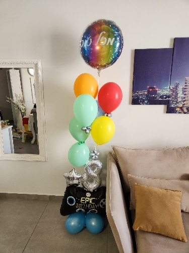 מעמד בלונים צבעוני משולב ספרה קטנה