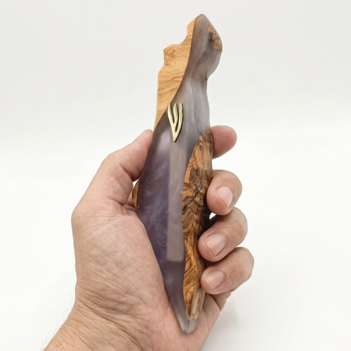 Mézouza "Terre d'Israël" – Bois d'Olivier et Résine Époxy Mauve