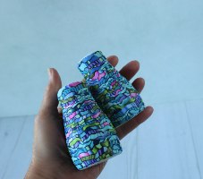 זוג מלחיה ופלפליה מפורצלן בגווני טורקיז, ירוק וסגול