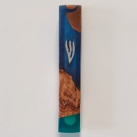 בית מזוזה עץ זית ואפוקסי כחול קלאסי – 15 ס"מ