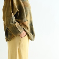 מכנסיים מדגם נועה מבד פרנץ׳ טרי בצבע זהוב