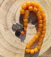מסבחת בקליט אספנות עתיקה (עין החתול/חלמון) – עם מטבע עותומני וחמסה