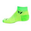 ירוק זוהר S - גרבי ריצה מנדפות ללא תפרים Swiftwick ASPIRE One