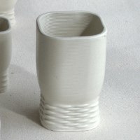 Early Bird Sale - כוס קידוש - בהדפסת קרמיקה 3D -דוגמת מרובע עם גלים