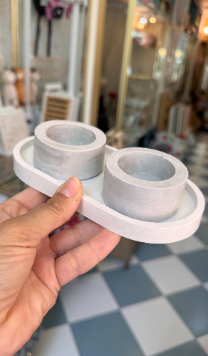 זוג פמוטים ומגש