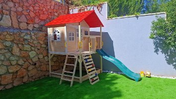 בית עץ לילדים מעץ אורן איכותי דגם מקסי | 245X230X296 סמ |TB2283 |קפיץ קפוץ