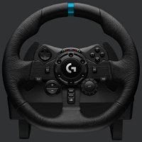 הגה מרוצים Logitech G923 Trueforce Sim Racing Wheel – הגה שחור בודד עם ריפוד דמוי עור וכפתורי שליטה מרובים במרכזו