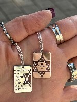 שרשראות עם כלביא