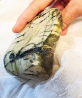 אבן  אינפינייט סרפנטייו ירוק גדולה לטיפול אנרגטי