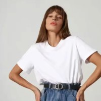 חולצת נשים מבד כותנה 100%– גזרה רפויה, מגע רך ונוחות יומיומית