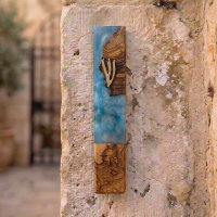מזוזה 15 ס"מ "טורקיז מהפנט" ועץ זית טבעי