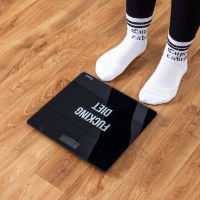 משקל אדם דיגיטלי עם תזכורת Fucking Diet - מארז לא מושלם