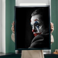 ציור של הג'וקר מודפס על קנבס מתוח וממוסגר "The Joker"  | פריסה לאורך\רוחב\ריבוע