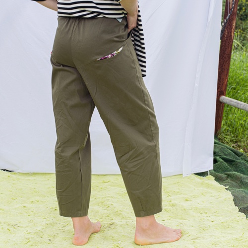 מכנסיים מדגם נורית מבד דריל בצבע זית - זוג אחרון במלאי במידה 16