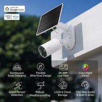 מצלמת אבטחה אלחוטית עם פאנל סולארי Tp-Link Tapo C410 Kit – מצלמה ופאנל סולארי לבנים מותקנים על קיר עם פירוט תכונות