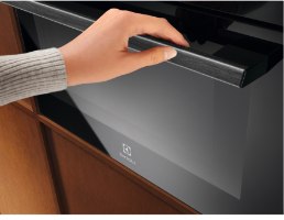 מיקרוגל בנוי משולב גריל  ⁦ELECTROLUX ECK5401K⁩
