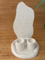 מעמד הדלקת נרות שבת עם ברכה ופמוטים – בטון פולימרי