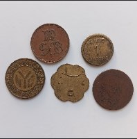 אוסף 5 מטבעות ואסימונים מהעולם