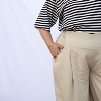 מכנסיים מדגם קרן בצבע קרם