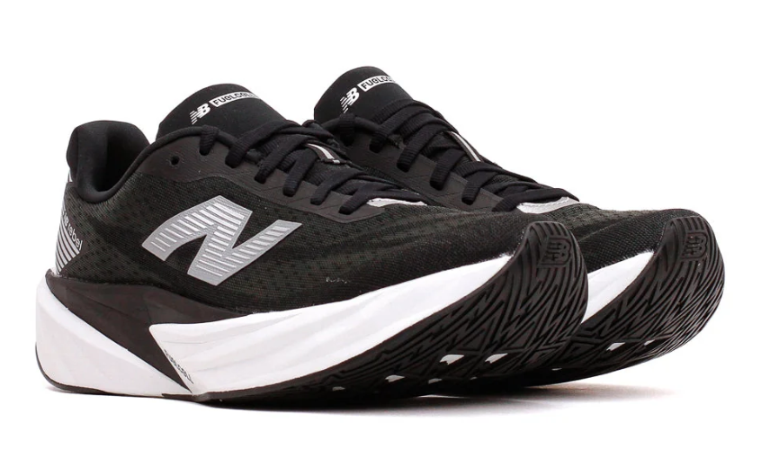 נעלי ניו בלאנס New Balance FuelCell שחור לבן