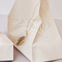 שרשרת זהב עם אבן חן