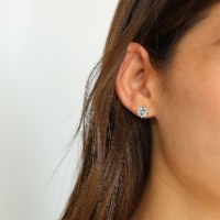 עגילים צמודים משובצים בלו טופז 7-8 ממ