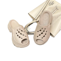 yeezy slide, ייזי, אדידס, כפכפי ייזי, איזי, yeezy slides
