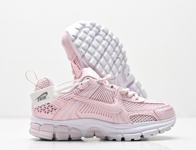נעלי נייק ילדים Nike Zoom Vomero 5 ורוד לבן