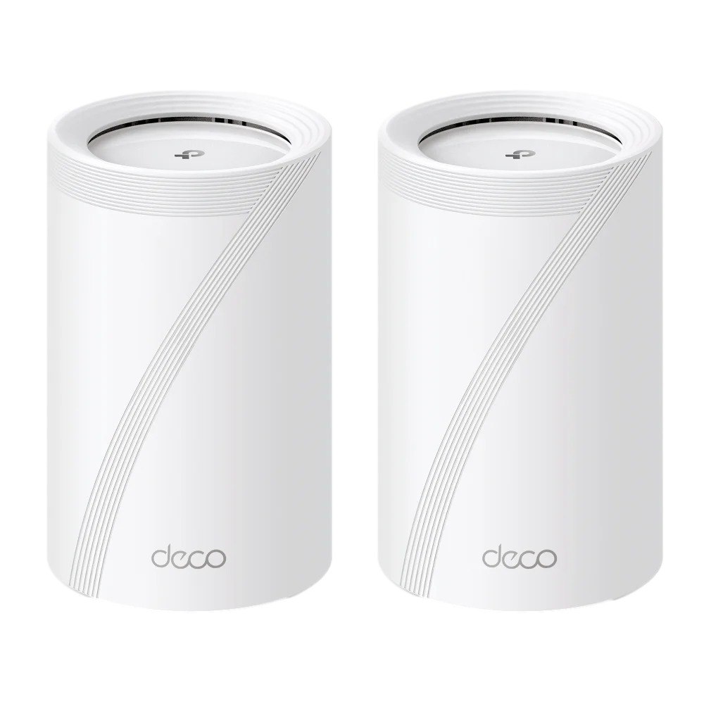 נתב מארז שתי יח Tp-Link Deco BE65 BE9300 – Wi-Fi שני נתבי רשת אלחוטיים לבנים וגליליים מוצגים על רקע לבן