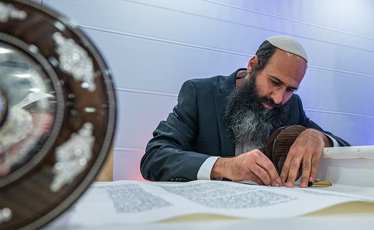 כתיבת ספר תורה