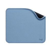 משטח לעכבר צבע כחול Logitech Mouse Pad Studio Series – בצבע כחול עם פינה עליונה מורמת ולוגו logi בתחתית