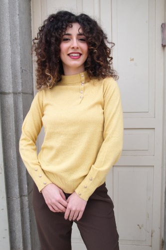 סריג גולף כפתורים צהוב