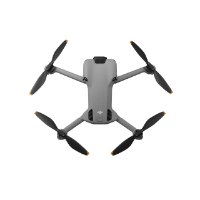 רחפן DJI Mini 5 Pro – רחפן אפור ארבעה פרופלורים שחורים עם קצוות כתומים מצולם מלמעלה