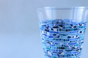 גביע קידוש בגווני כחול ולבן