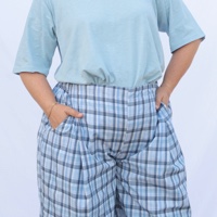 מכנסיים מדגם קרן עם משבצות בכחולים ולבן