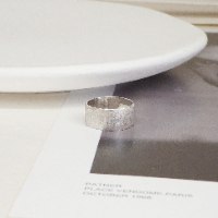 טבעת נישואין רחבה אבן מנצנצת