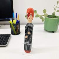 בובת עץ עומדת של המוזיקאי דיוויד בואי David Bowie - סוג ב'