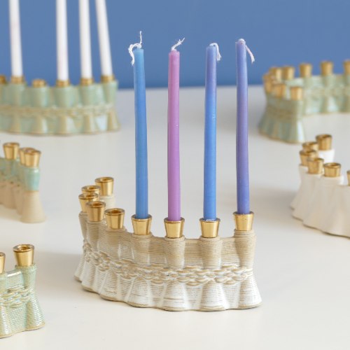 קופסת הפתעה - שתי חנוכיות במחיר אחת - מנקות את מדף הסאמפלים