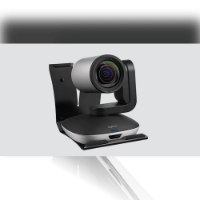 מערכת ועידה Logitech Group – מצלמה אפורה ושחורה על מעמד שחור עם לוגו Logitech בתחתית