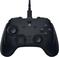 בקר משחק Razer Wolverine V3 Tournament Edition 8K PC – מבט חזיתי על הבקר השחור מחובר בכבל.