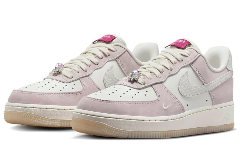 סניקרס נייק אייר פורס Air Force 1 Low Iron ורוד בז'